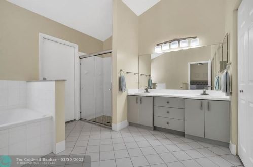 16340 11th St, Hollywood FL 33027-5115 exterior