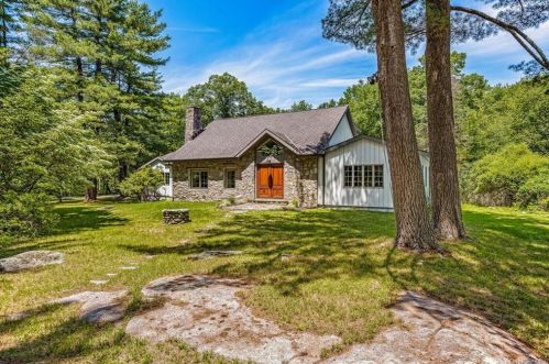 84 Old Mill River Rd, Scotts Corners, NY 10576-1831