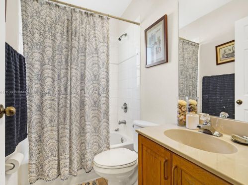 425 198 Ter, Hollywood FL exterior