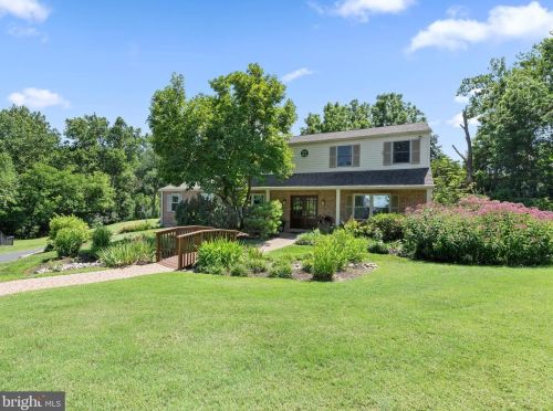 8 Buttonwood Cir, Miquon, PA 19444-2402