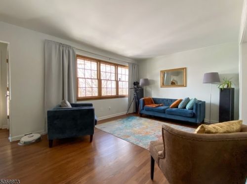 184 Highview Dr, West Paterson, NJ 07424-2714