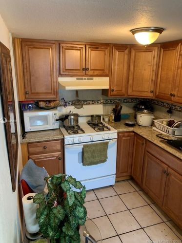 5764 5th Ave, Hialeah, FL 33013-1335