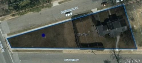 457 Rutland St, Westbury, NY 11590-2312