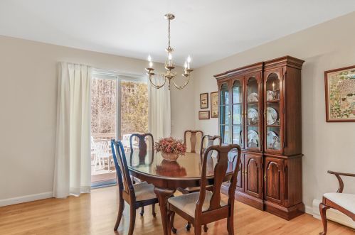 24 Briallia Cir, Newmarket NH  03857-2194 exterior