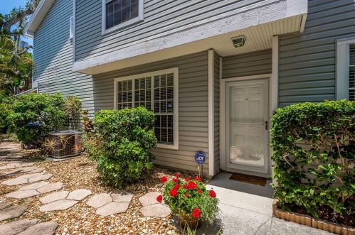 553 Vista Trail Ct, Palm Harbor FL  34683-5260 exterior