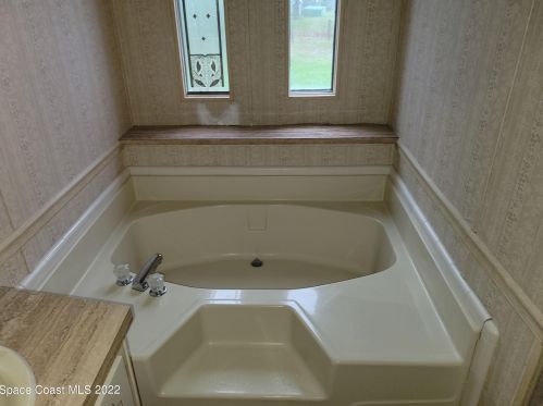 610 Dolphin Cir, Sebastian FL  32976-2591 exterior