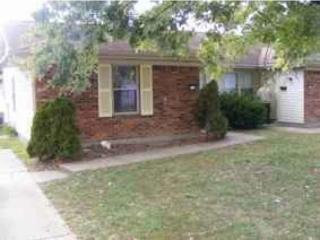 910 Camelot Ct, Jeffersonville IN  47130-4902 exterior
