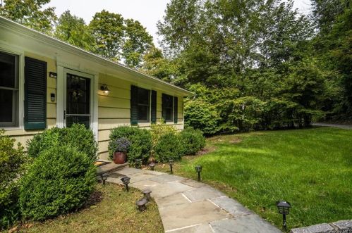 106 Castle Rd, Chappaqua, NY 10514-2725