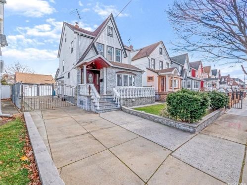 89-69 211th St, Jamaica, NY 11427-1012