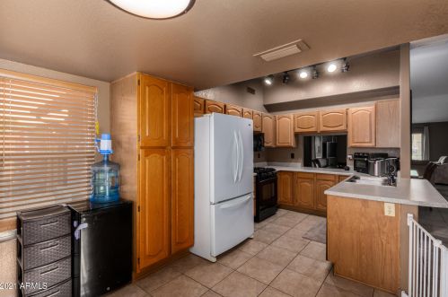 8828 Peck Dr, Glendale AZ  85301-4918 exterior