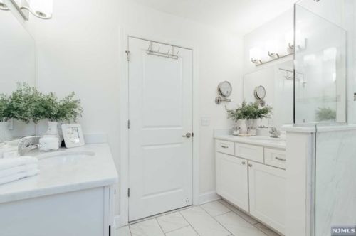 38 Walnut St, Little Falls NJ  07424-1402 exterior