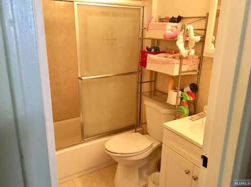 201 12th St, Palisades Park NJ  07650-2048 exterior