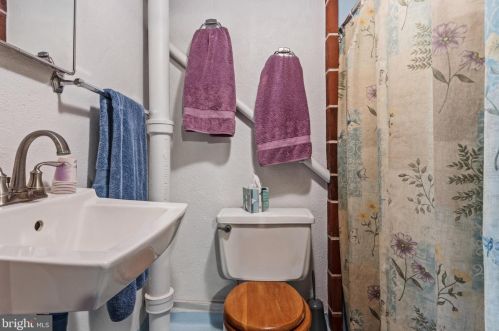 123 Old Kennett Rd, Kennett Sq PA  19348-2631 exterior