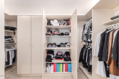 1833 Willow Tree Ct, Gilbert AZ  85234-4933 exterior