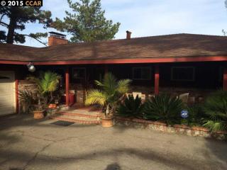 10724 Fallbrook Way, Oakland, CA 94605-5536
