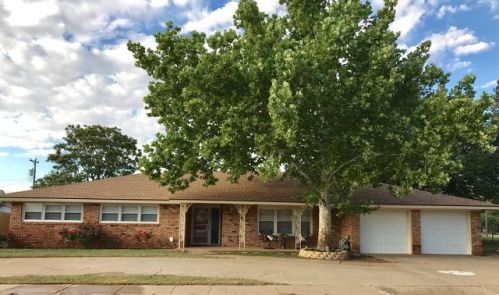 1919 6th St, Tahoka, TX 79373-5188