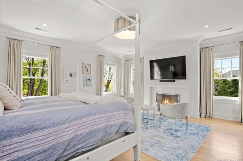 310 South Ave, New Canaan CT  06840-5820 exterior