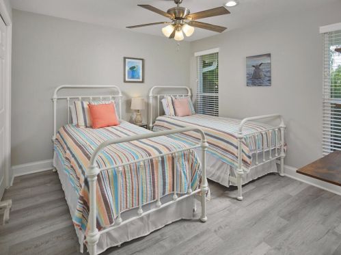 813 Buttonwood Ct, Marco Island FL  34145-2300 exterior