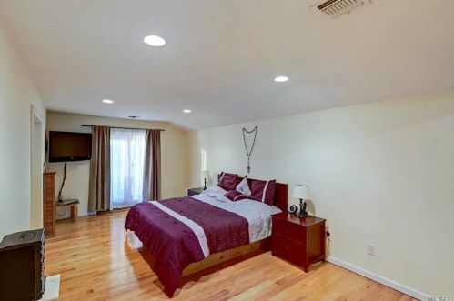 9951 Russell St, Jamaica NY  11414-3949 exterior