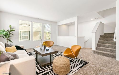 10189 Little Leaf Ln, Santee, CA 92071-7216