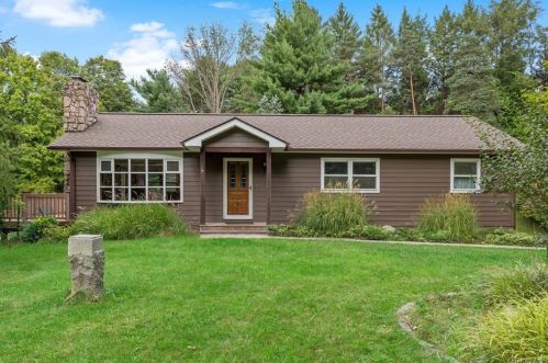 67 Hiram Rd, Nelsonville, NY 10516-3910