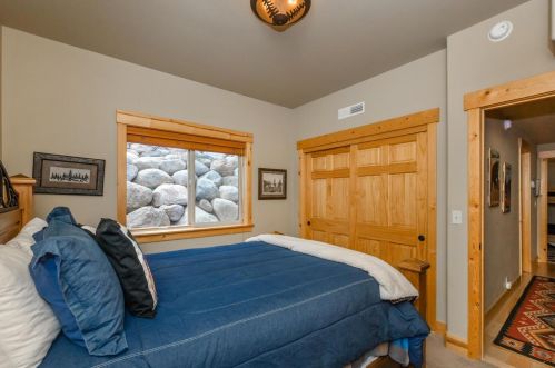 14290 Ski Slope Way, Truckee CA  96161-7009 exterior