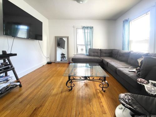 21 Oak Ave, Huntington CT  06484-3025 exterior