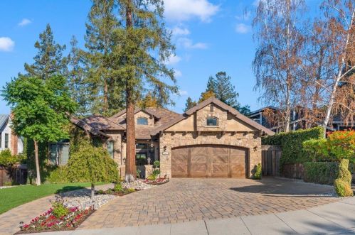 118 Dover St, Los Gatos, CA 95032-3845