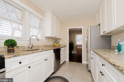 2 Robert Rd, New Castle DE  19720-3925 exterior