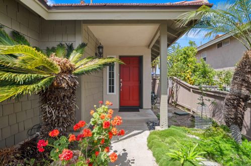 1934 Rosewood St, Vista, CA 92081-7305