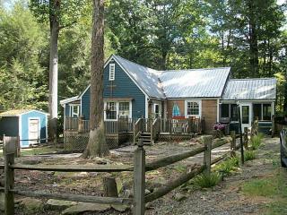 24 Locust Rd, Laughlintown, PA 15655-1014