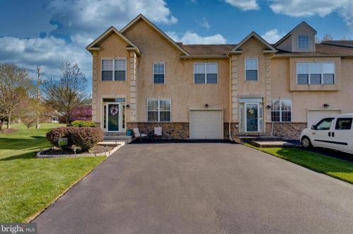 391 Manor Cir, Harleysville, PA 19438-1964