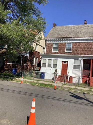 450 East Ave, Bridgeport CT  06610-2906 exterior