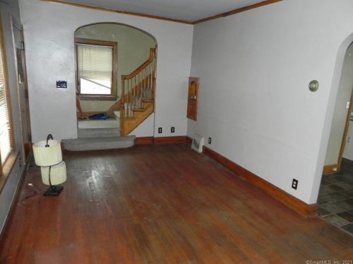 8 Lockwood Ln, Norwalk CT  06851-5818 exterior