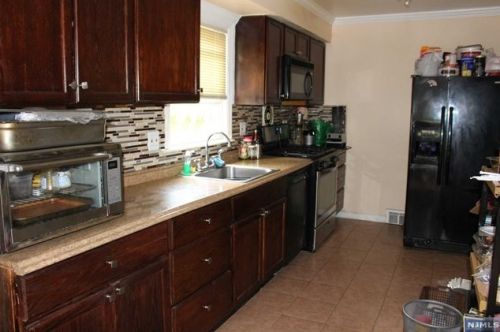 98 Howland Ave, Teaneck NJ  07666-6042 exterior