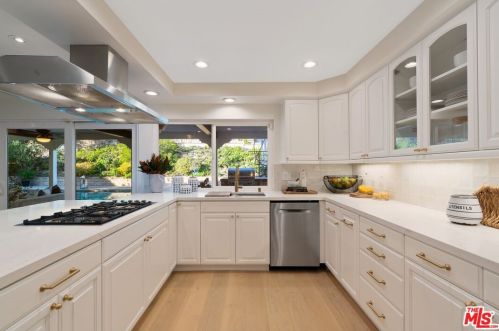 27041 Esward Dr, Calabasas CA  91301-2322 exterior