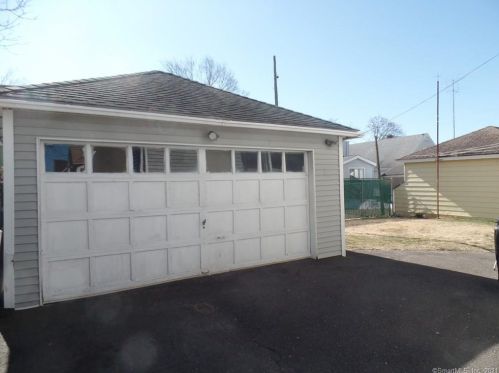 71 Merchant St, Bridgeport CT  06604-2214 exterior