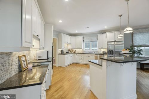 610 Poplar Dr, Falls Church VA  22046-2838 exterior