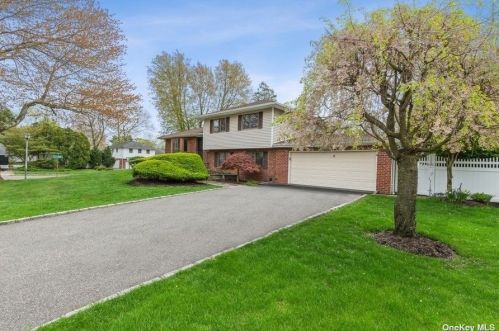 4 Earl Gate, Huntington Station, NY 11747-1316