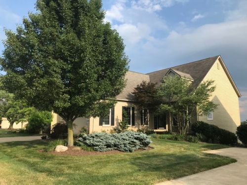 6386 Doral Dr, Canton, OH 44718-4018