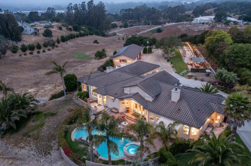 18610 Rachel Ln, Aromas, CA 95004-9126