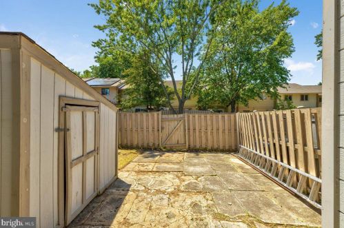 601 Clearwater Ct, Herndon VA  20170-4125 exterior