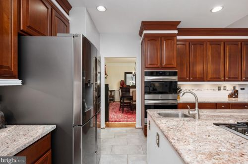 7226 Lyndam Hill Cir, Lorton VA  22079-4509 exterior