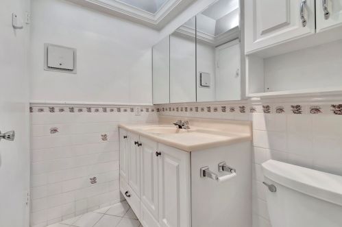 39 Normandy A, Delray Beach FL  33484-4705 exterior