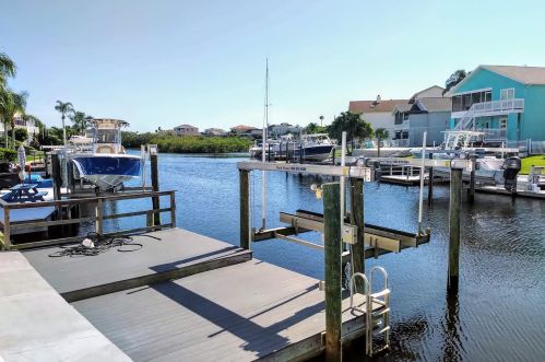 6215 Bayside Dr, New Port Richey FL  34652-2039 exterior