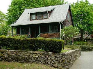 12 Grn End Ave, Middletown RI  02842-7618 exterior