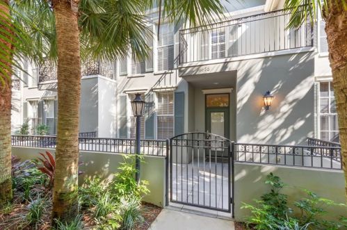 688 Delmar Ter, Saint Petersburg, FL 33701-4495