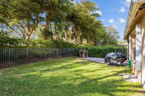 8931 Briarwood Meadow Ln, Boynton Beach FL  33473-7817 exterior