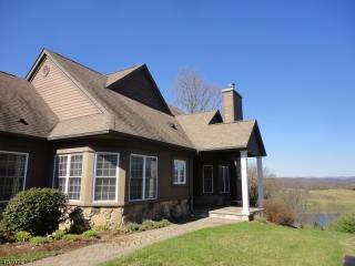 93 Bracken Hill Rd, Hardyston, NJ 07419-1276