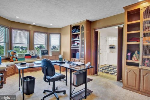 11 Thrush Dr, Carlisle PA  17015-7653 exterior